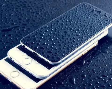 手機(jī)進(jìn)水黑屏了的處理辦法，快收藏！