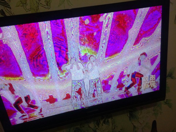 夏普電視開機為什么黑屏閃屏?