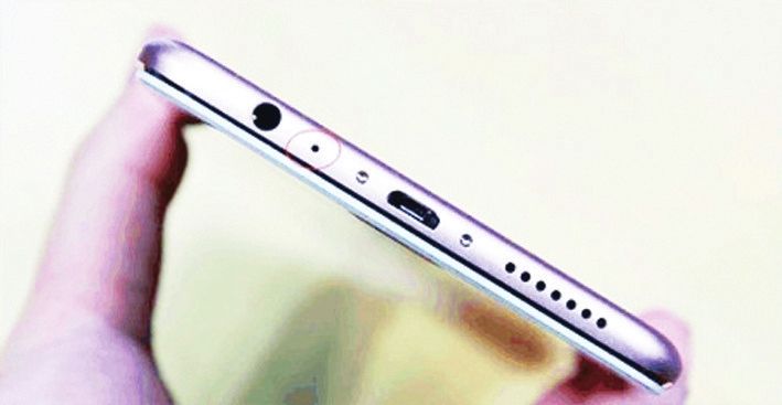 手機麥克風邊上的小孔