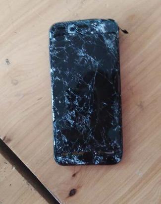 蘋(píng)果7嚴(yán)重摔碎