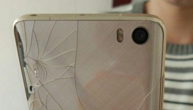 拆爆電池、拆爆液晶，選擇手機(jī)維修需注意